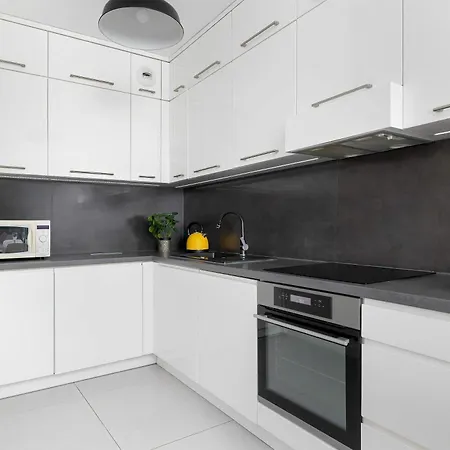 Apartment Modern With Parking And Workspace By Renters *