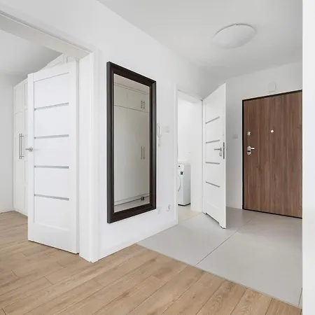 Modern With Parking And Workspace By Renters *